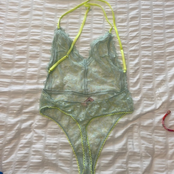 Lingerie - Picture 3 of 3